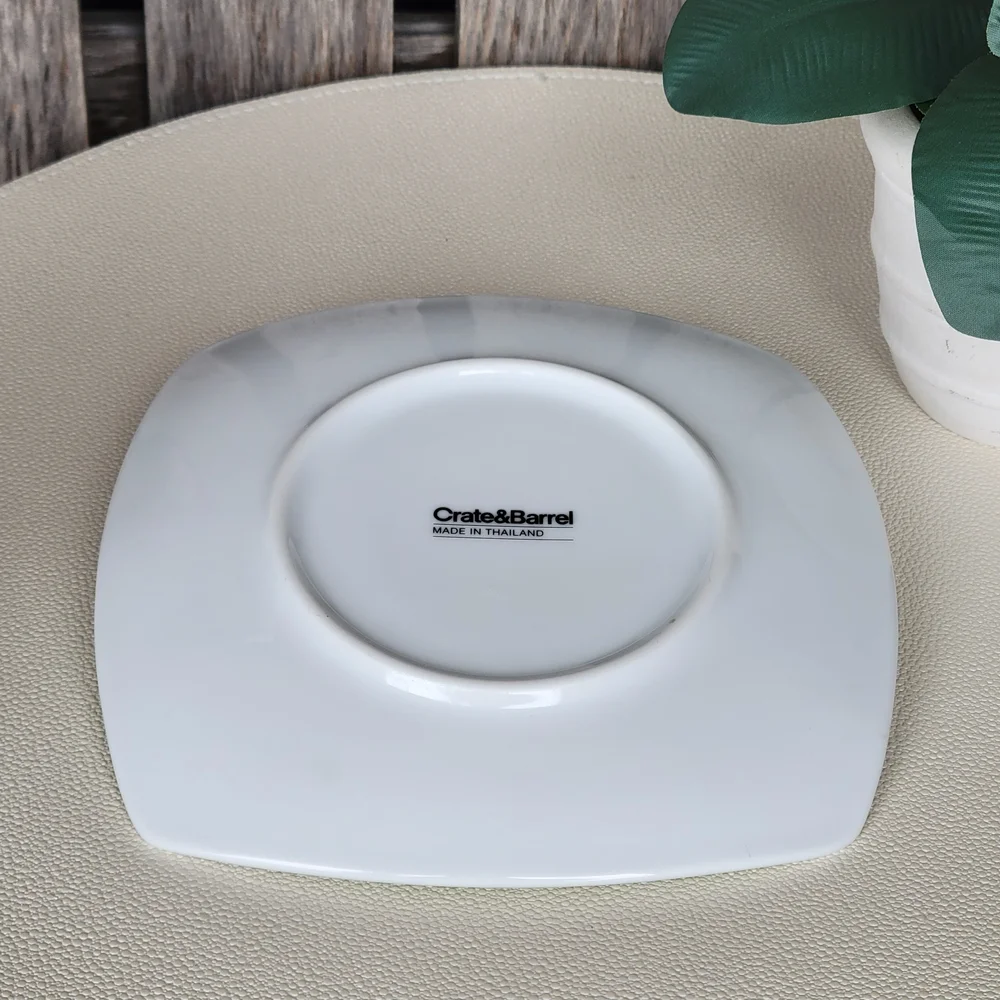 Crate & Barrel Green Leaf Design Square Plate
